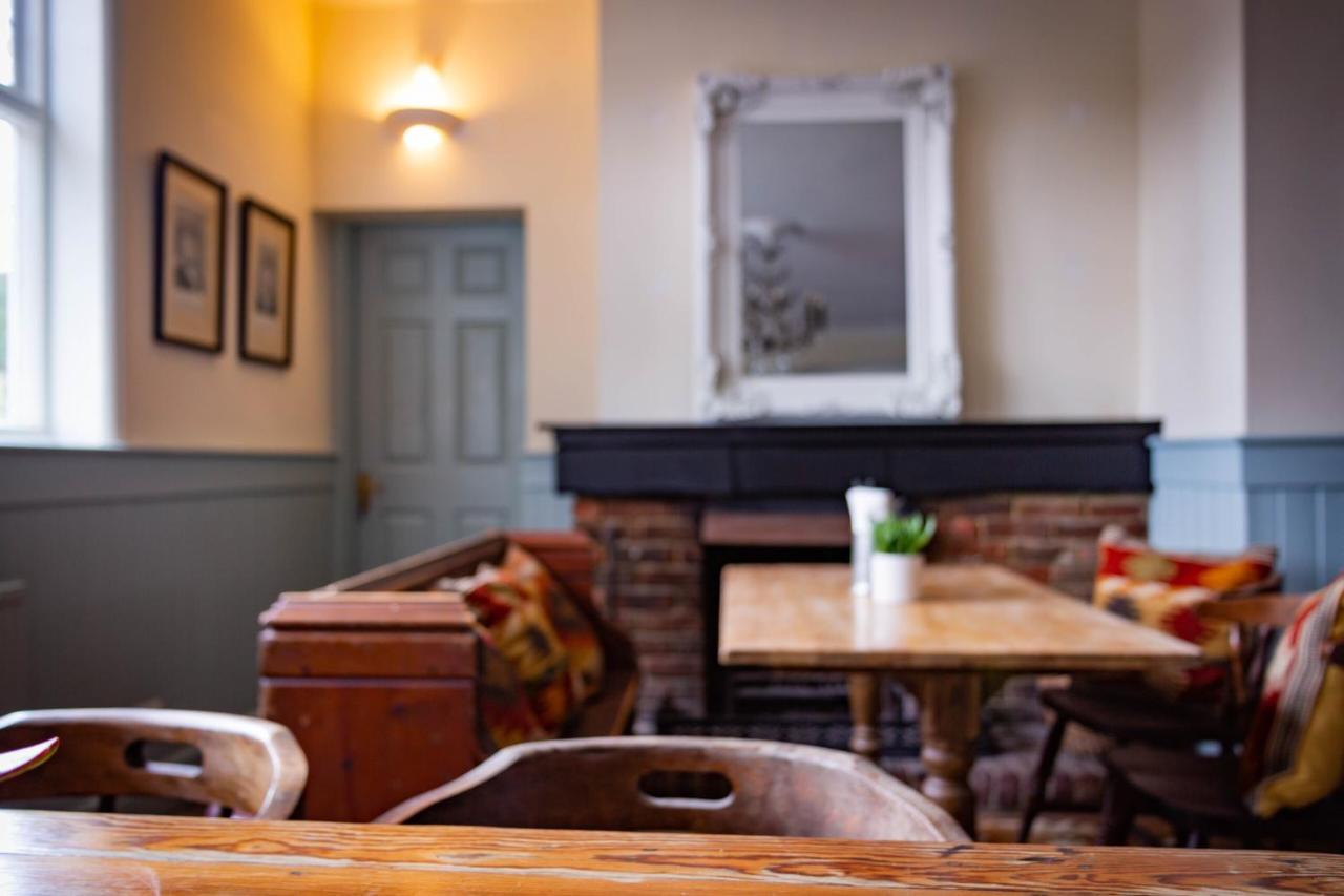 The Cricketers Inn Petersfield Exterior photo